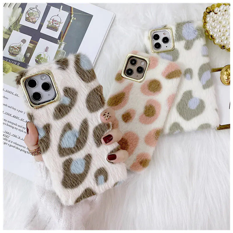 Nimora Leopard Luxe – Funda de invierno aterciopelada para iPhone 🐆📱