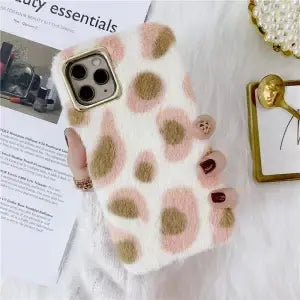 Nimora Leopard Luxe – Funda de invierno aterciopelada para iPhone 🐆📱