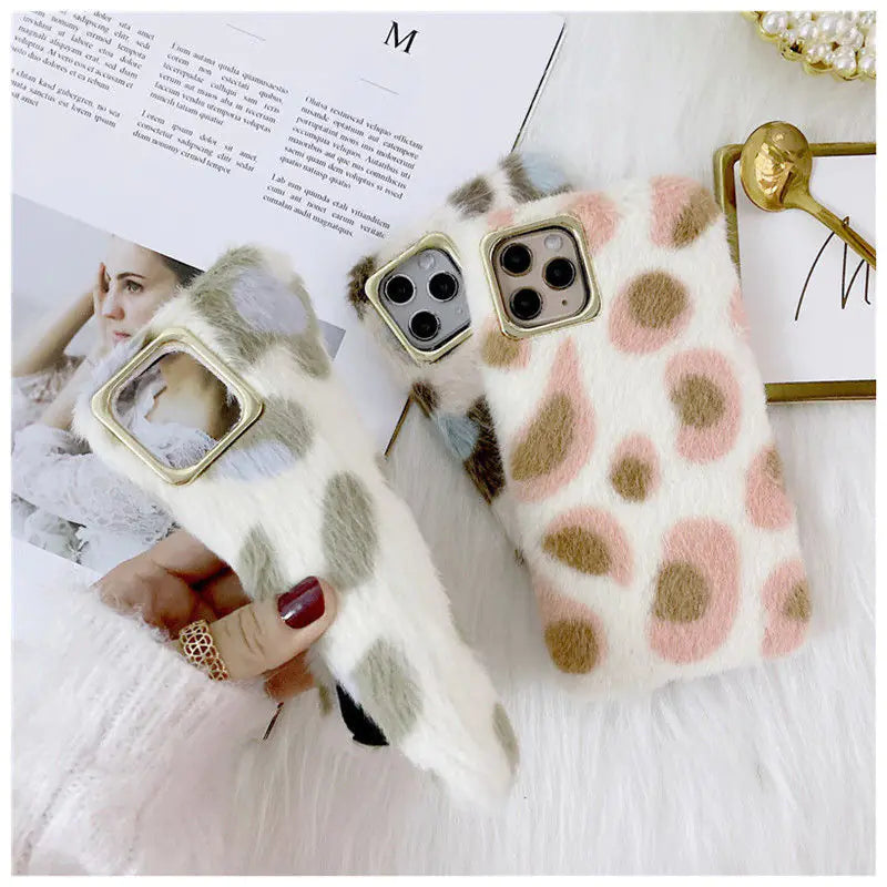 Nimora Leopard Luxe – Funda de invierno aterciopelada para iPhone 🐆📱