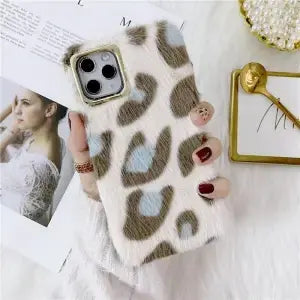 Nimora Leopard Luxe – Funda de invierno aterciopelada para iPhone 🐆📱